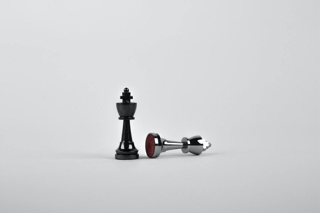 Image of chess pieces as a metaphor for mindful living