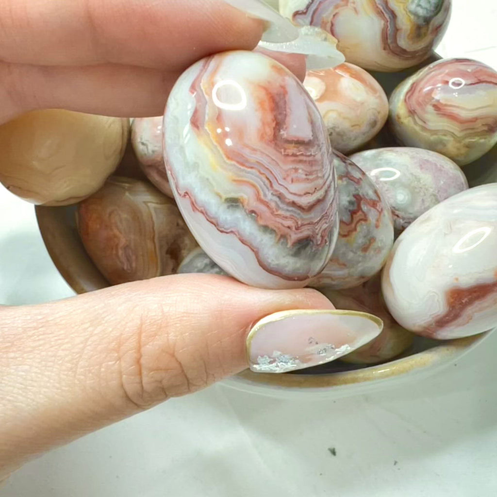 Video of closeup of mexican crazy lace agate tumble