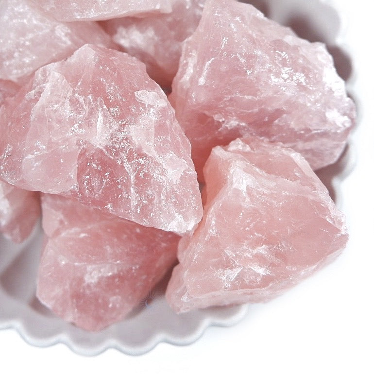 Close-up of pink and gemmy rose quartz from Madagascar by Tsukiyo