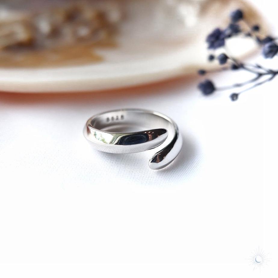 Adjustable modern minimalist style rhodium plated sterling silver ring by Tsukiyo Co Singapore